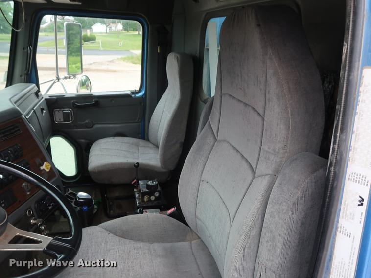 image for item EP9382 2003 Western Star 4900FA dump truck