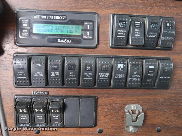 image for item EP9382 2003 Western Star 4900FA dump truck