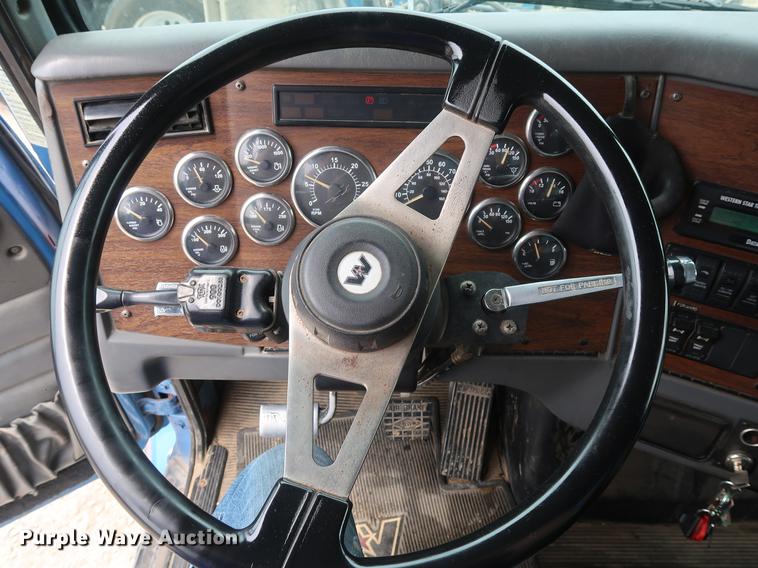 image for item EP9382 2003 Western Star 4900FA dump truck