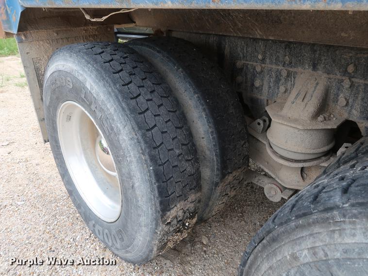 image for item EP9382 2003 Western Star 4900FA dump truck