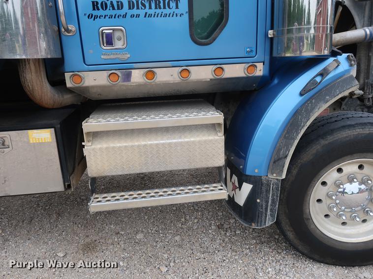 image for item EP9382 2003 Western Star 4900FA dump truck