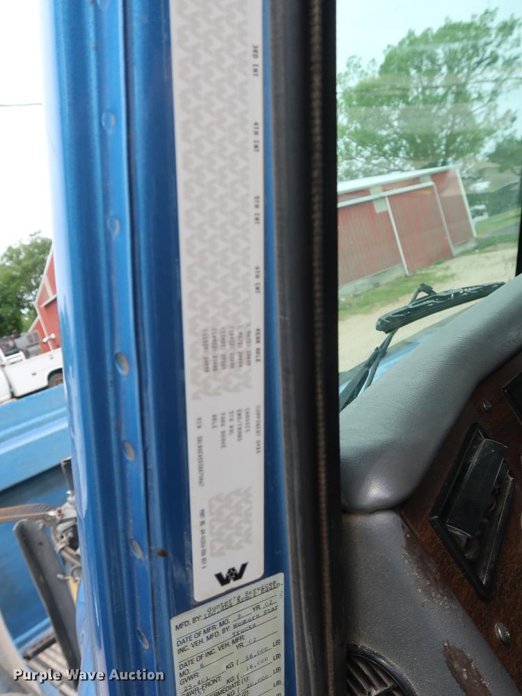 image for item EP9382 2003 Western Star 4900FA dump truck