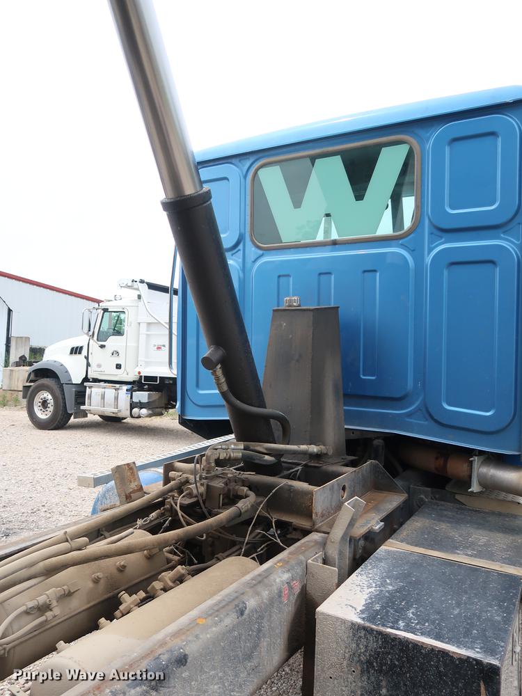 image for item EP9382 2003 Western Star 4900FA dump truck