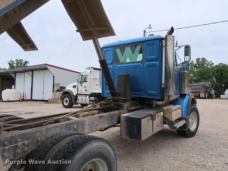 image for item EP9382 2003 Western Star 4900FA dump truck