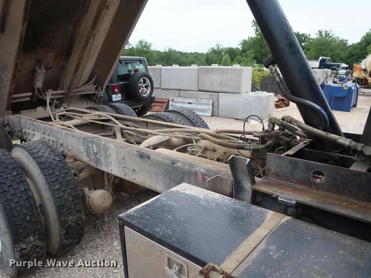 image for item EP9382 2003 Western Star 4900FA dump truck