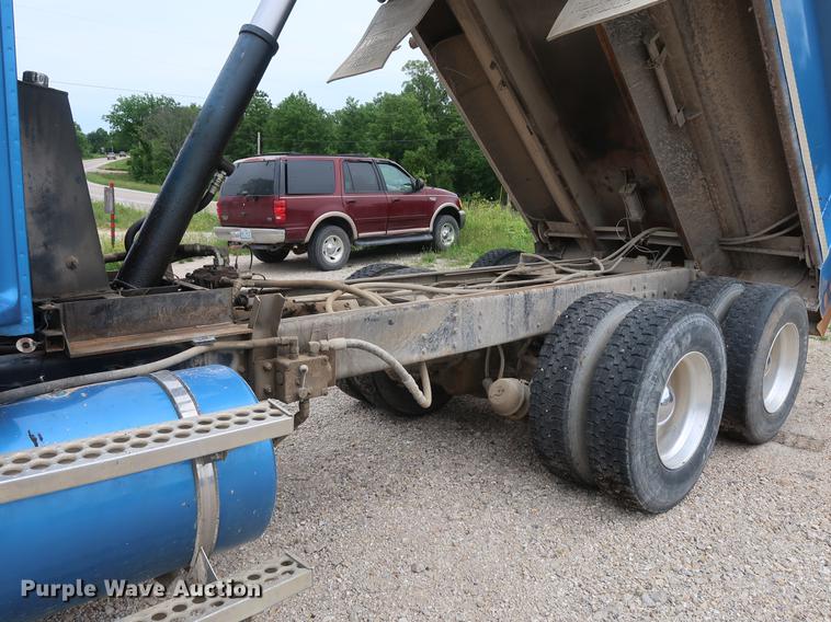 image for item EP9382 2003 Western Star 4900FA dump truck