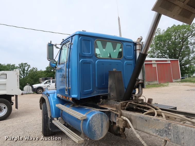 image for item EP9382 2003 Western Star 4900FA dump truck