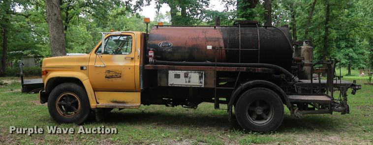 image for item EP9383 1984 Chevrolet C70 oil distributor truck