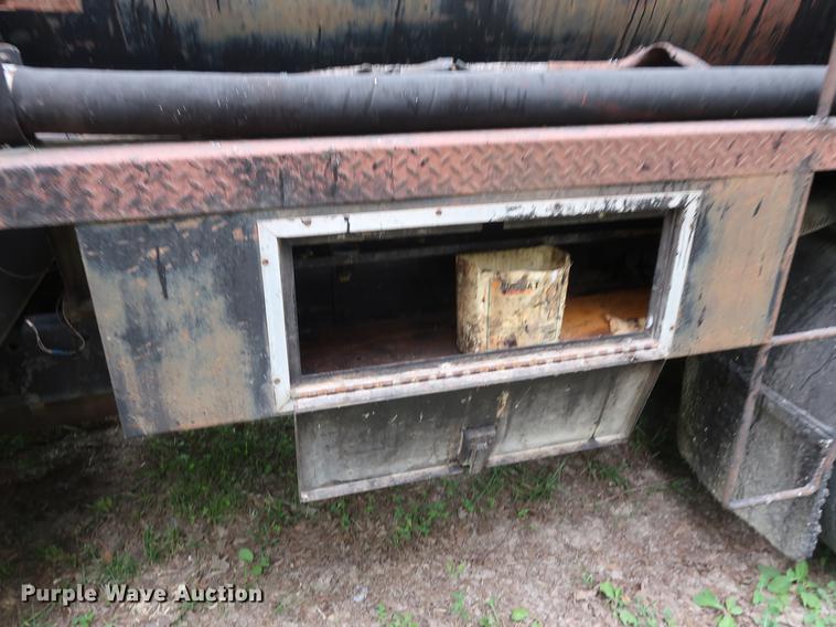 image for item EP9383 1984 Chevrolet C70 oil distributor truck