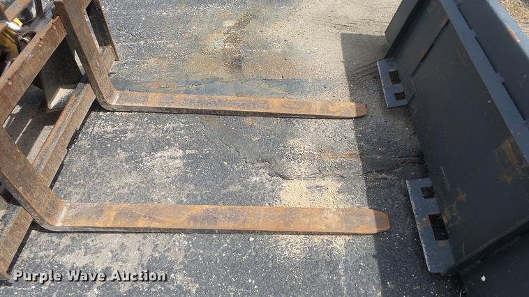 image for item EZ9439 John Deere 7775 skid steer