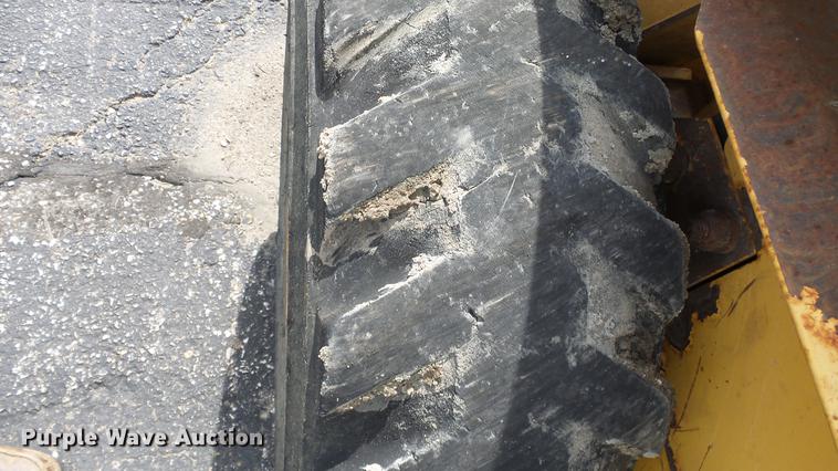 image for item EZ9439 John Deere 7775 skid steer