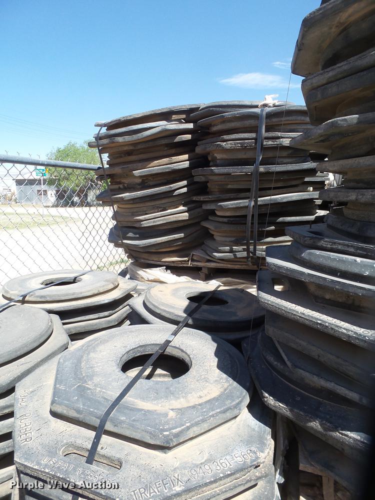 image for item G1212 Approximately 2,000 rubber channelizer bases