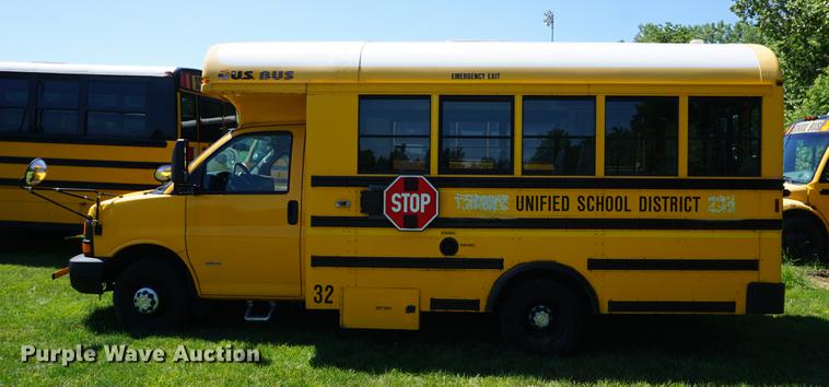 image for item DB6019 2006 Chevrolet Express 3500 Cargo bus