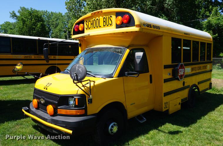 image for item DB6019 2006 Chevrolet Express 3500 Cargo bus