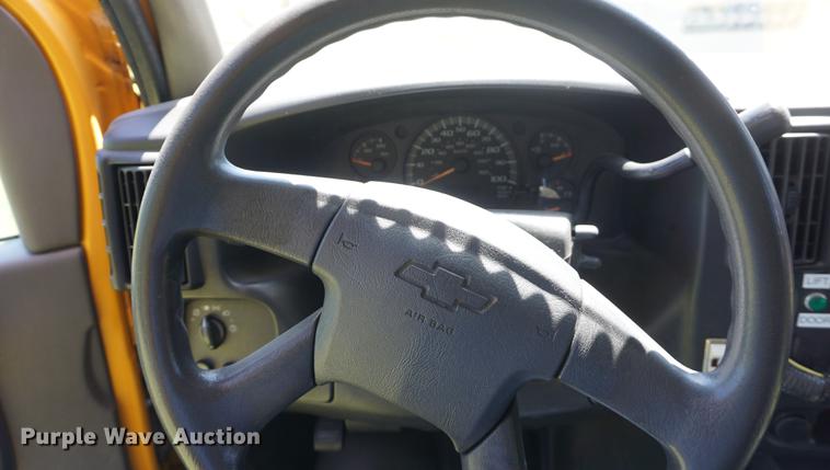 image for item DB6019 2006 Chevrolet Express 3500 Cargo bus