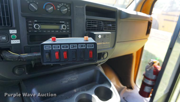 image for item DB6019 2006 Chevrolet Express 3500 Cargo bus