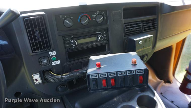 image for item DB6019 2006 Chevrolet Express 3500 Cargo bus