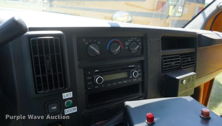 image for item DB6019 2006 Chevrolet Express 3500 Cargo bus