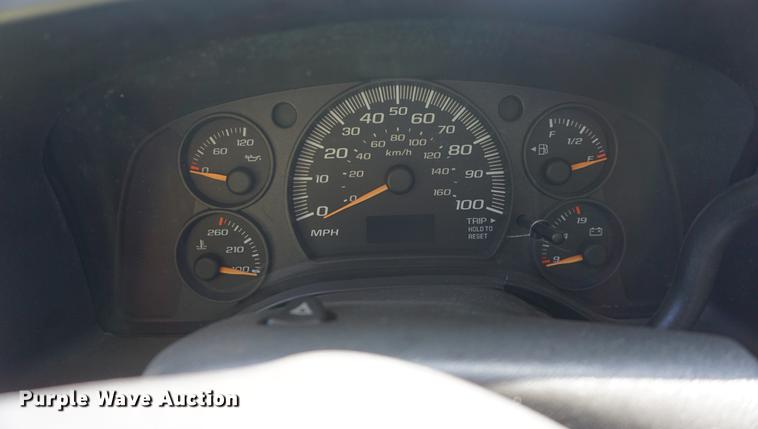 image for item DB6019 2006 Chevrolet Express 3500 Cargo bus