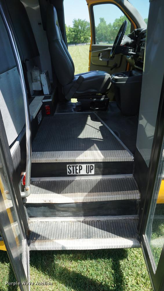 image for item DB6019 2006 Chevrolet Express 3500 Cargo bus