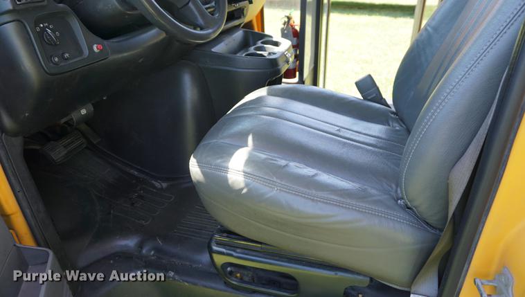 image for item DB6019 2006 Chevrolet Express 3500 Cargo bus