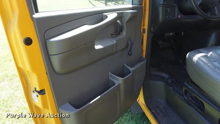 image for item DB6019 2006 Chevrolet Express 3500 Cargo bus