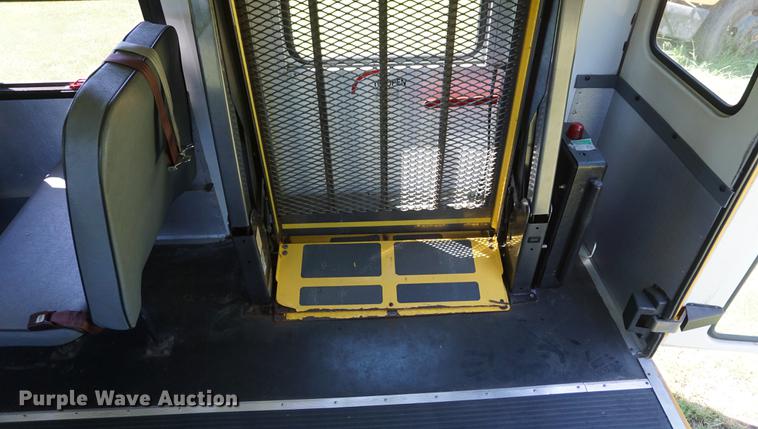 image for item DB6019 2006 Chevrolet Express 3500 Cargo bus