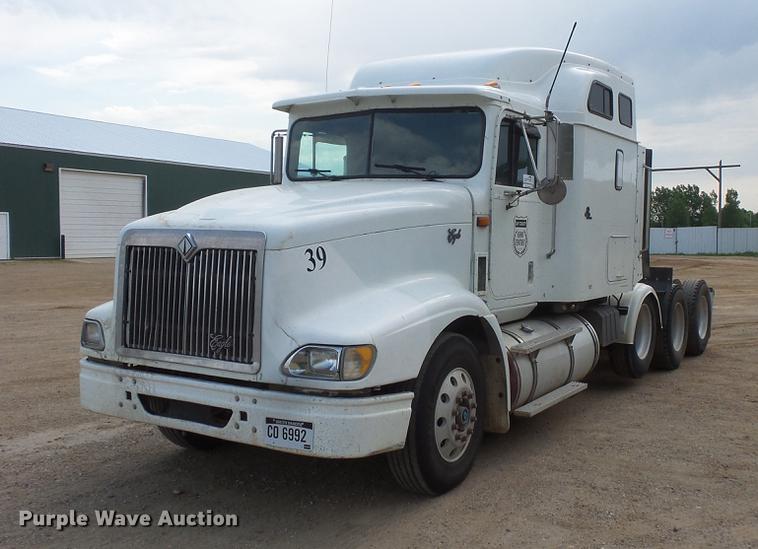 image for item DC4703 1998 International 9400 semi truck