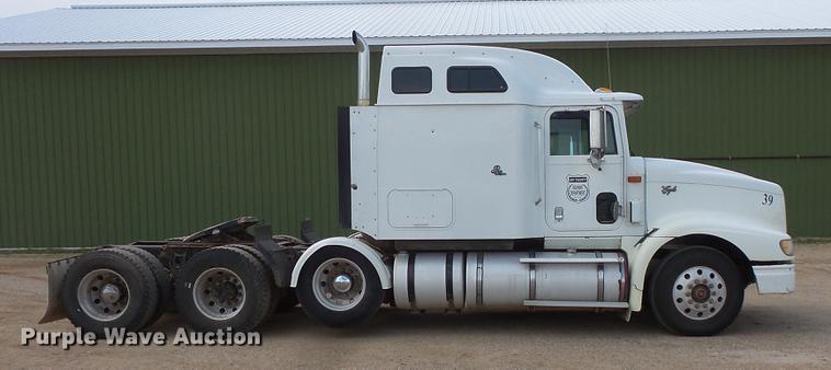 image for item DC4703 1998 International 9400 semi truck