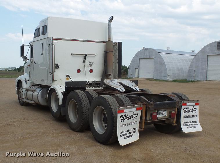 image for item DC4703 1998 International 9400 semi truck