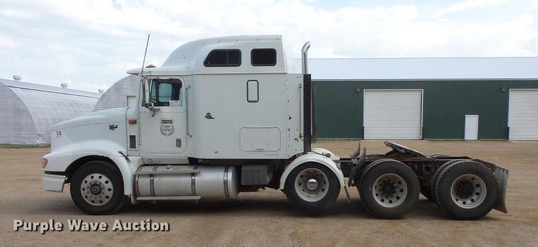 image for item DC4703 1998 International 9400 semi truck