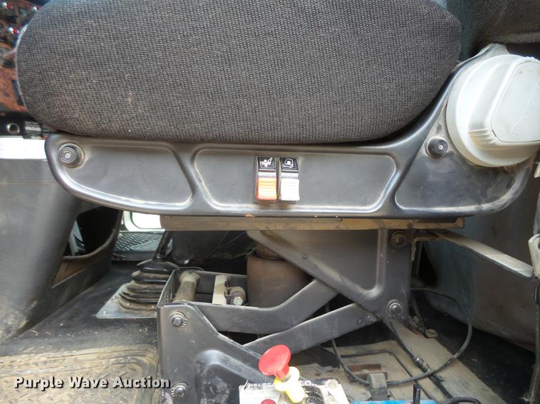 image for item DC4703 1998 International 9400 semi truck