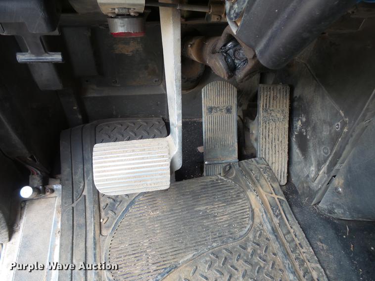 image for item DC4703 1998 International 9400 semi truck