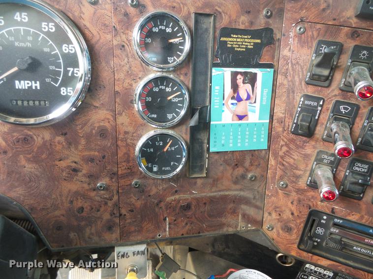 image for item DC4703 1998 International 9400 semi truck