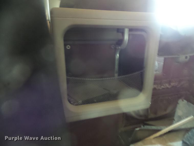 image for item DC4703 1998 International 9400 semi truck