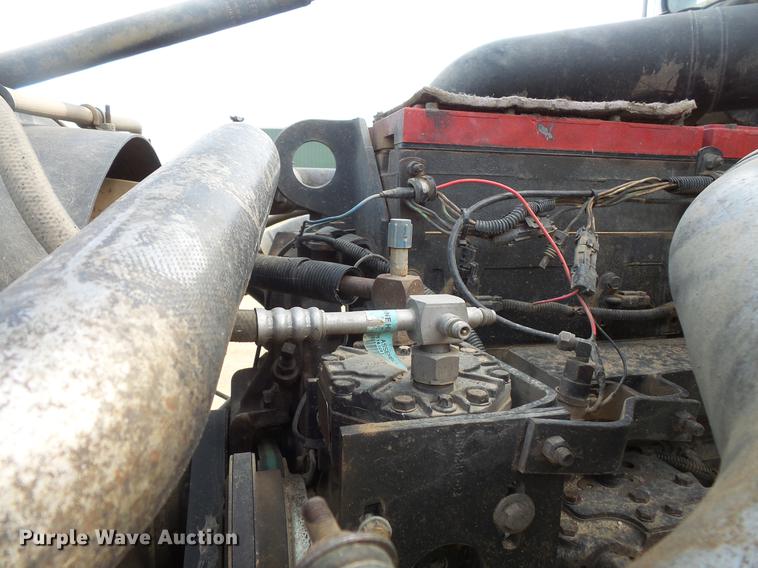 image for item DC4703 1998 International 9400 semi truck