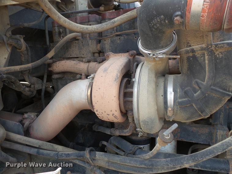 image for item DC4703 1998 International 9400 semi truck