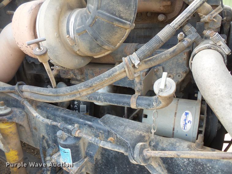 image for item DC4703 1998 International 9400 semi truck