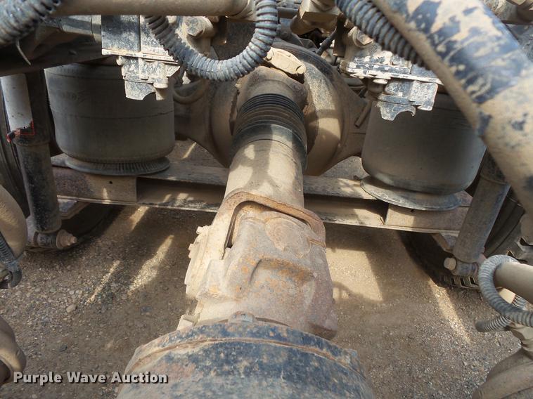 image for item DC4703 1998 International 9400 semi truck