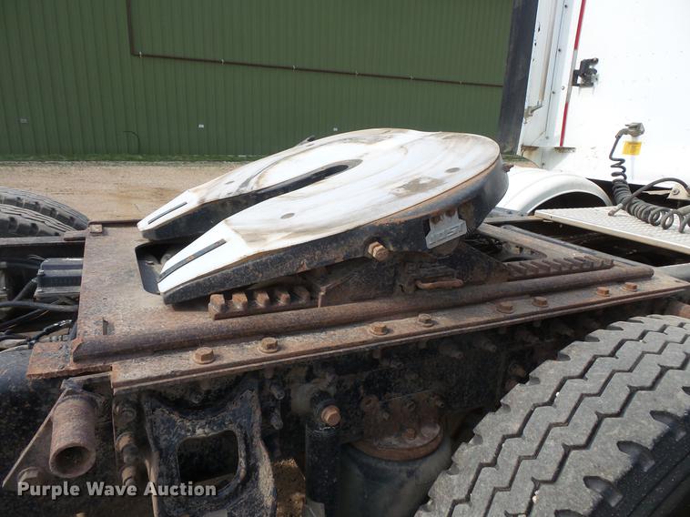 image for item DC4703 1998 International 9400 semi truck