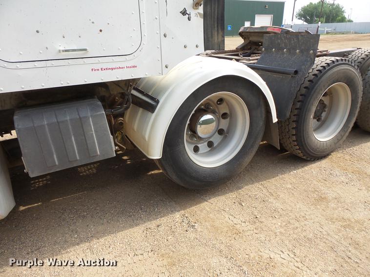 image for item DC4703 1998 International 9400 semi truck