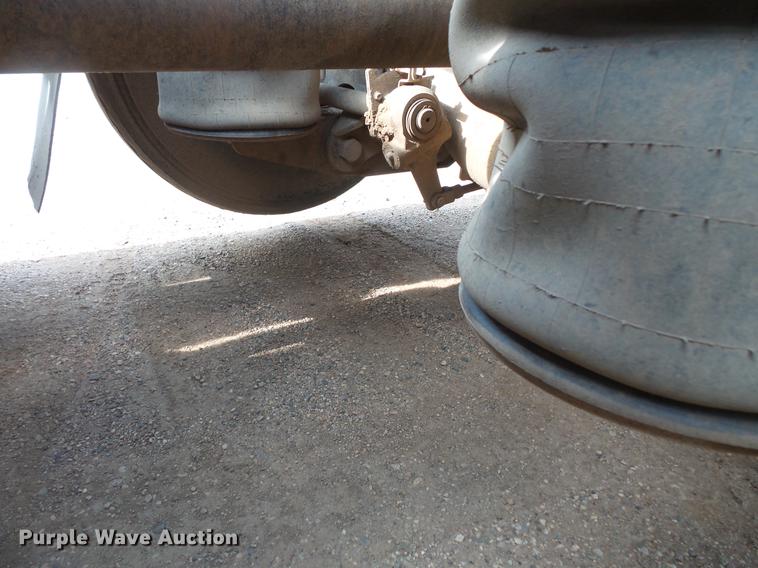 image for item DC4703 1998 International 9400 semi truck