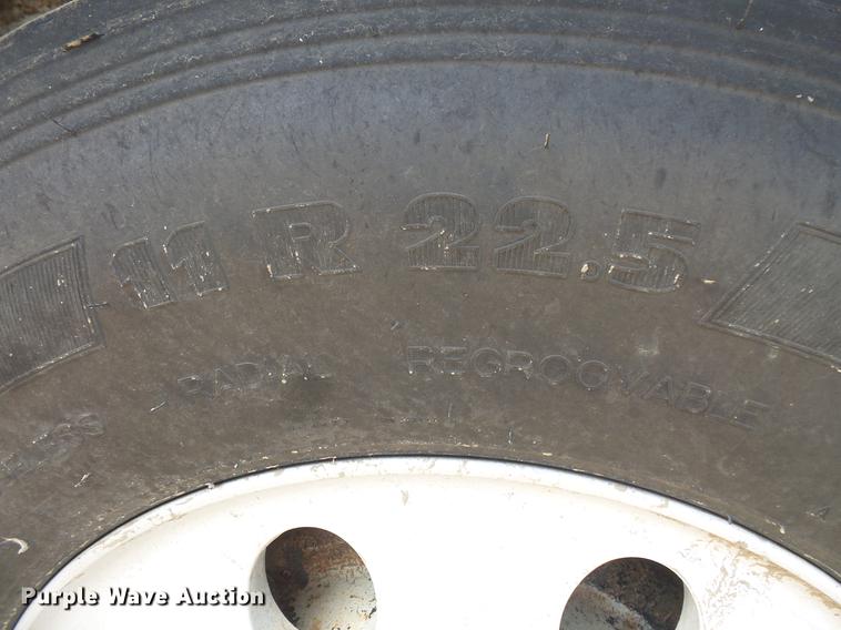 image for item DC4703 1998 International 9400 semi truck