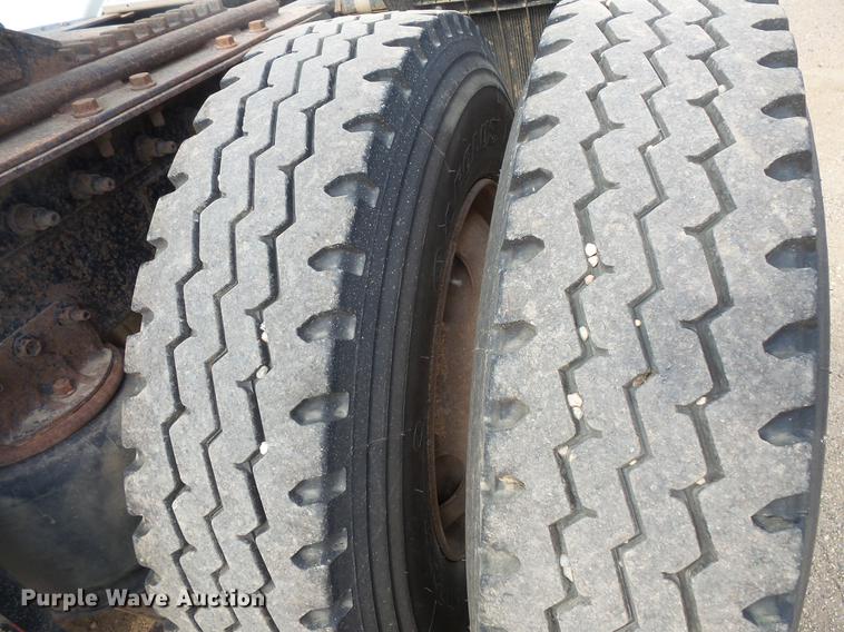 image for item DC4703 1998 International 9400 semi truck