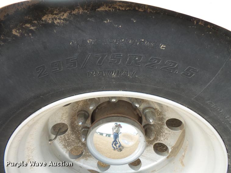 image for item DC4703 1998 International 9400 semi truck