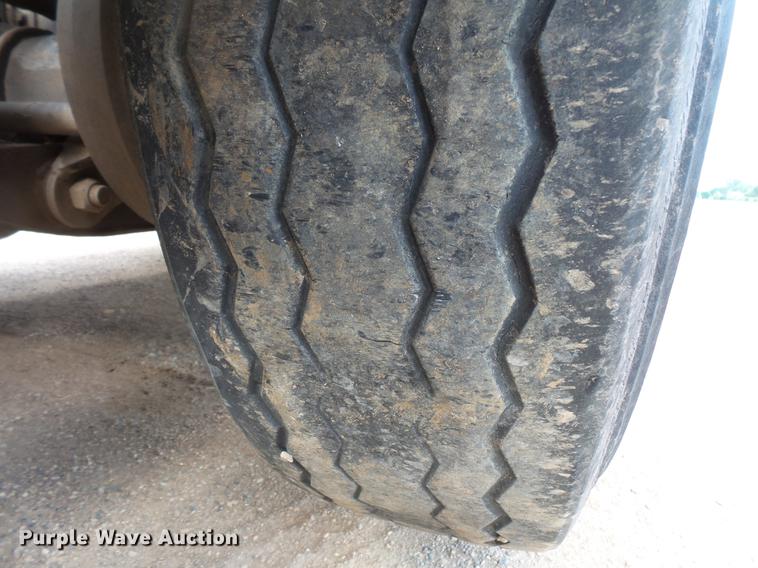 image for item DC4703 1998 International 9400 semi truck