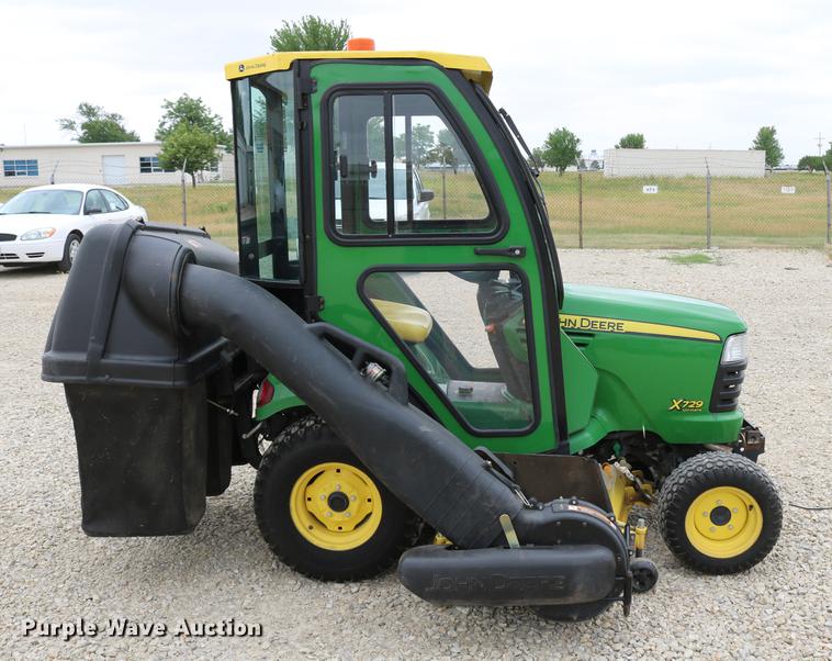 image for item DC7523 John Deere X729 Ultimate lawn mower