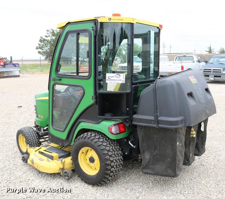 image for item DC7523 John Deere X729 Ultimate lawn mower