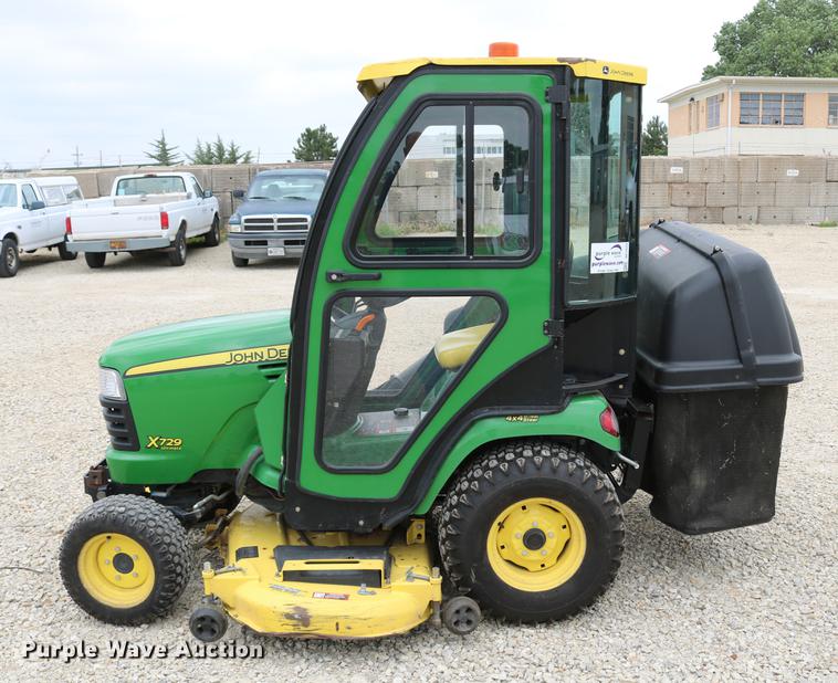 image for item DC7523 John Deere X729 Ultimate lawn mower