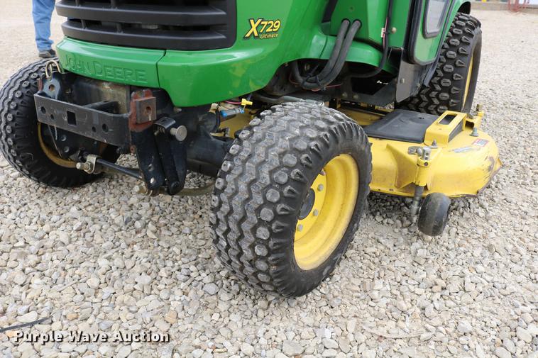 image for item DC7523 John Deere X729 Ultimate lawn mower